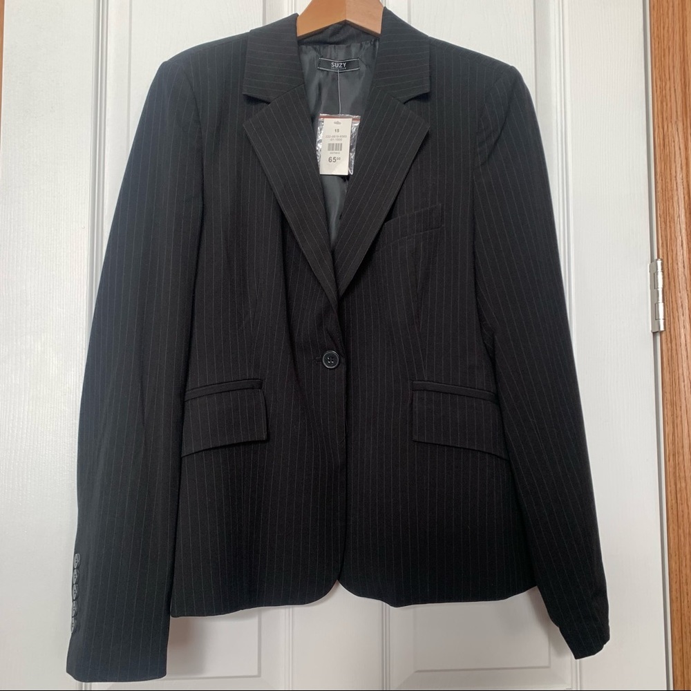 SUZY SHIER Fully Lined Pinstripe Blazer in blank and white Size 15/16